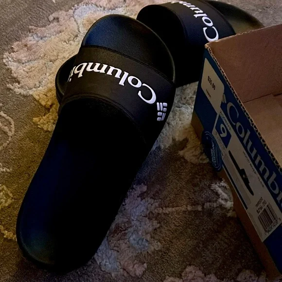 🤩❤️Brand new in box Columbia slides - Picture 1 of 4